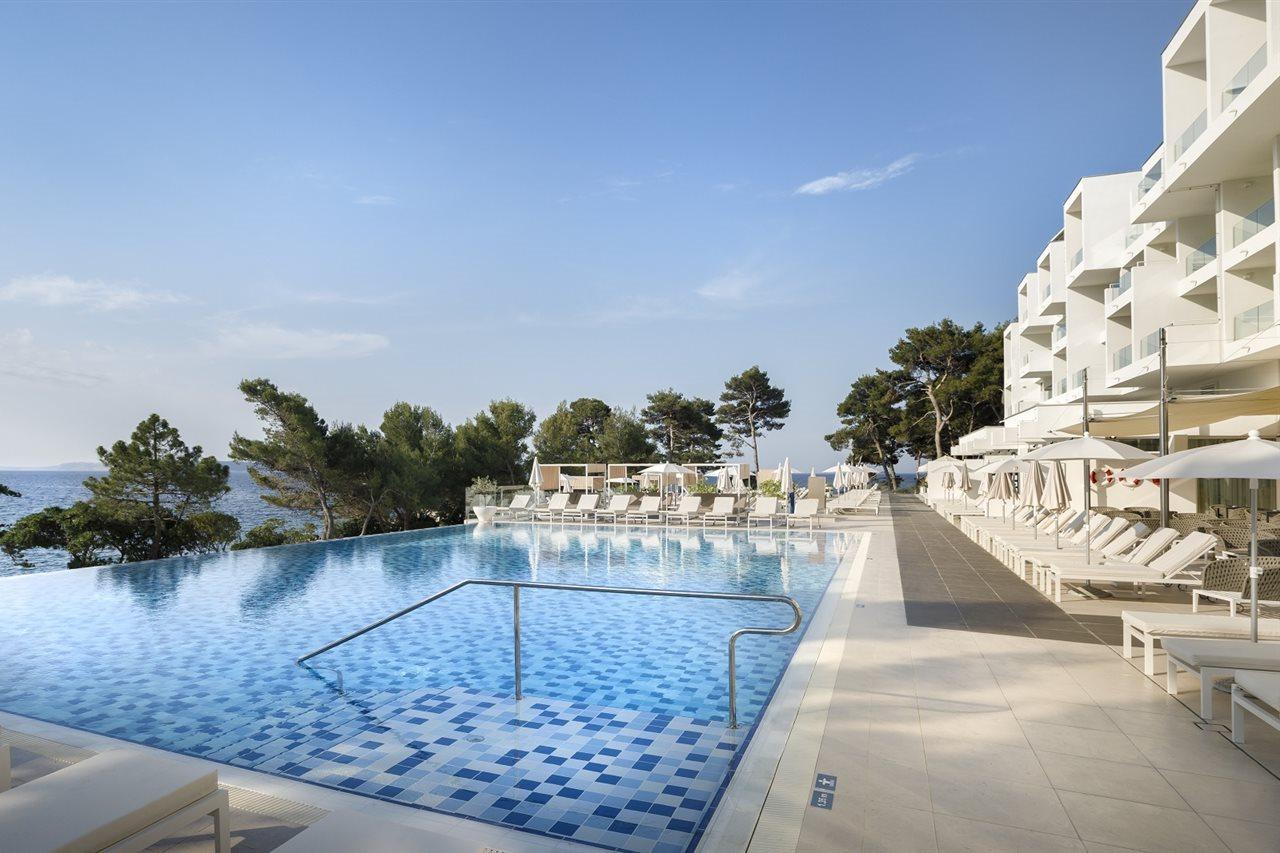 Valamar Carolina Hotel & Villas 캄포르 외부 사진