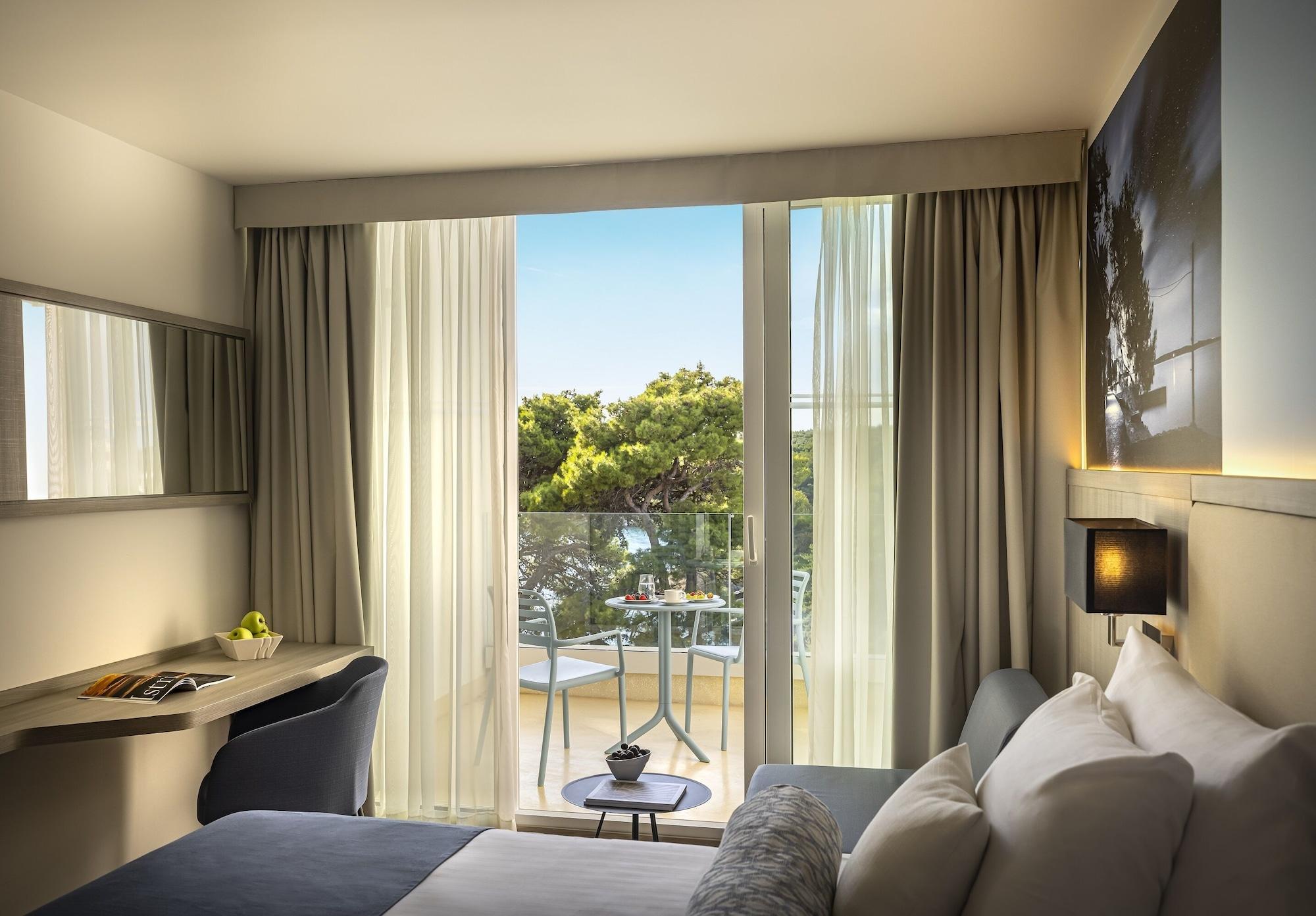 Valamar Carolina Hotel & Villas 캄포르 외부 사진