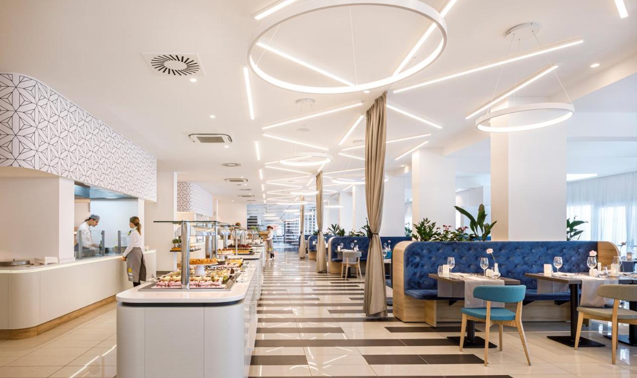 Valamar Carolina Hotel & Villas 캄포르 외부 사진
